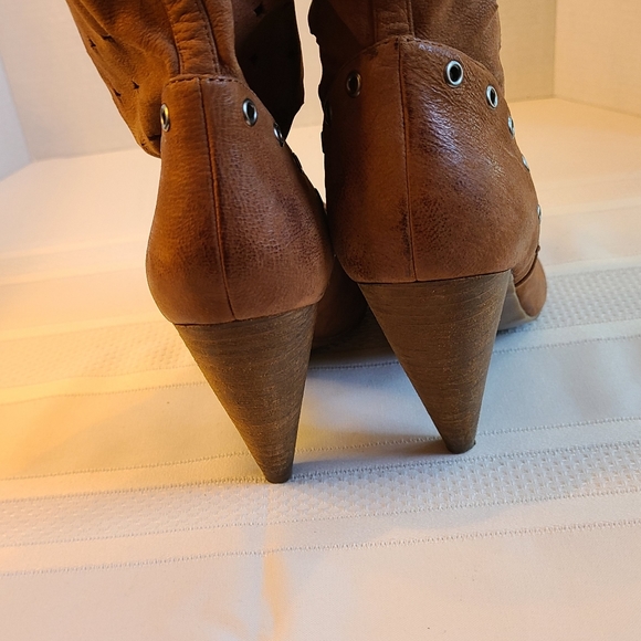 Guess Woman's High Heel Suede Boots, Size: 8.5 - Picture 14 of 16